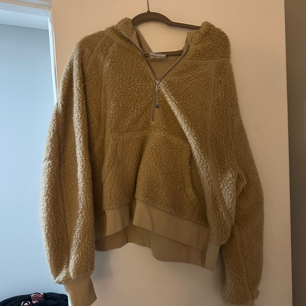 Lululemon Tan Sherpa Scuba